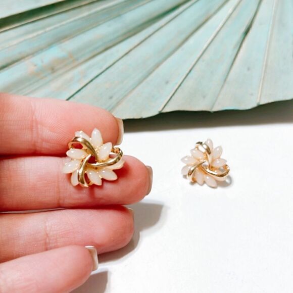 Flower twist stud earrings #163 - Picture 3 of 4